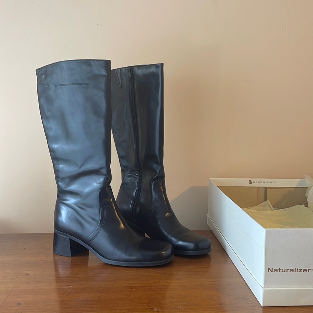 Naturalizer Auburn Hi Plus Black, 10M (Wide Shaft) Brand New. Never Worn!